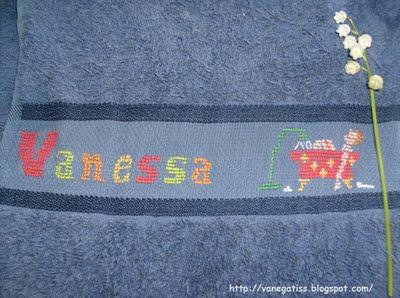 Serviette bleue au point de croix