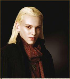 Mais qui est Jamie Campbell Bower ? cité des ténèbres jamie campbell bower volturi