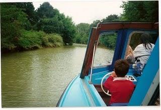 Fêtes des mères selon la loi du canal. Fêtes des mères selon la loi du canal.