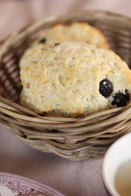 Scones au lait d'amande et pépites de chocolat et amandes concassées