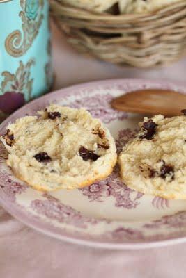 Scones au lait d'amande et pépites de chocolat et amandes concassées