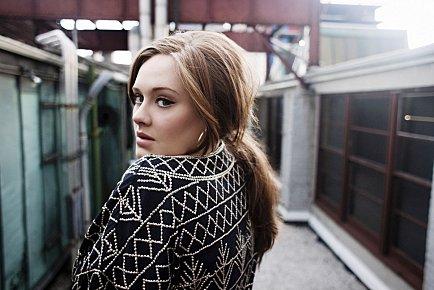 Adele 21 une chanteuse rétro jusque dans son look! adele-21-critica-review.jpg
