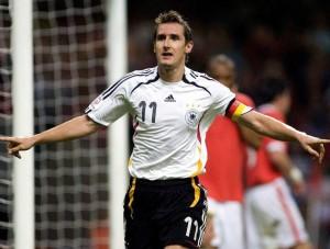 Tottenham et Everton lorgnent Klose