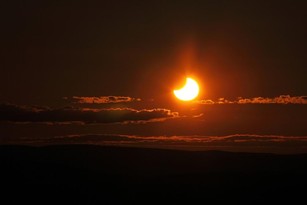 Eclipse partielle du Soleil de minuit