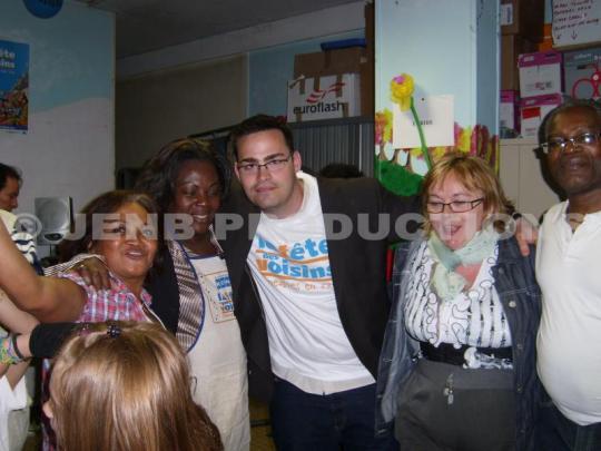 Fête des voisins, Noisy-le-Sec, 27 mai 2011, Quartier Langevin|© E. Nicolau / JENB PRODUCTIONS « Fête des Voisins » : Une fête du coeur. Au coeur de la fête