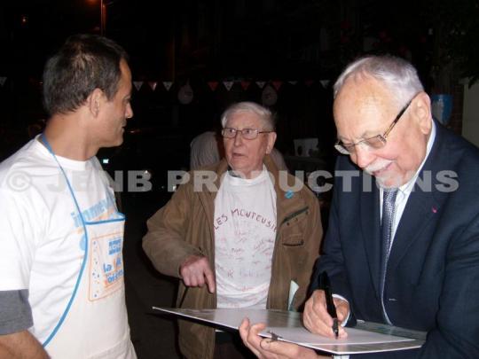 Fête des voisins, Noisy-le-Sec, 27 mai 2011, Ave. des Monteux|© A. Nicolau / JENB PRODUCTIONS « Fête des Voisins » : Une fête du coeur. Au coeur de la fête