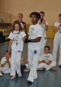 254988_192505344130735_100001138124703_460588_7226311_n Connaissez-vous la capoeira ?