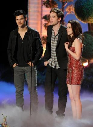 Kristen,Rob et Taylor nous présente la BA de Breaking Dawn