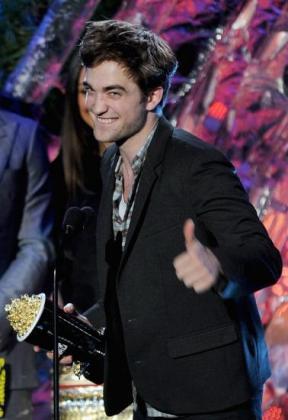 Robert Pattinson reçoit le prix du meilleur acteur