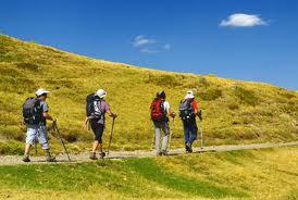 Ne pas confondre : Marche nordique et marche avec bâtons ! Ne pas confondre : Marche nordique et marche avec bâtons !