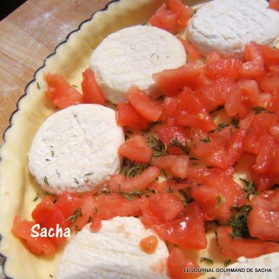 Tarte au picodon  , thym et tomates sur une pâte brisée au vin blanc