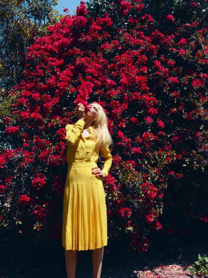 Claudia Schiffer par Horst Diekgerdes pour Harper s Bazaar UK juillet 2011 1