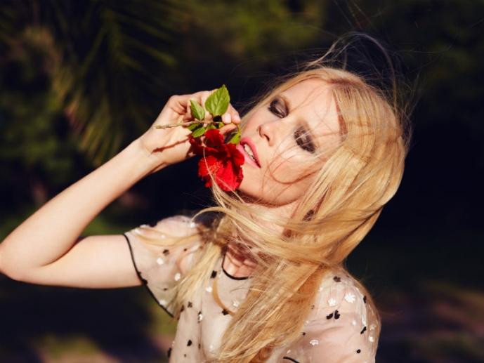 Claudia Schiffer par Horst Diekgerdes pour Harper s Bazaar UK juillet 2011 12