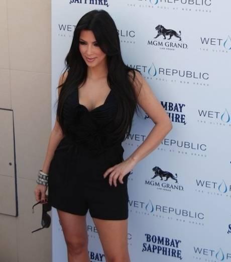 kim-kardashian-est-au-top-dans-sa-combi-short-noire_52767_w460