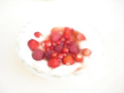 Fruits rouges du jardin, liqueur de cerises, fromage blanc