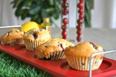 PETITS GÂTEAUX AU CITRON ET AUX CERISES PETITS GÂTEAUX AU CITRON ET AUX CERISES