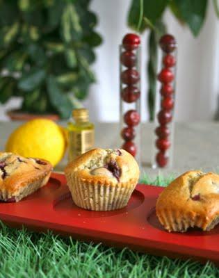 PETITS GÂTEAUX AU CITRON ET AUX CERISES PETITS GÂTEAUX AU CITRON ET AUX CERISES