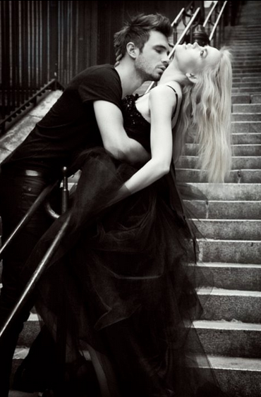 Maxime de Secret Story fait aussi des photos comme Stéphanie... Maxime de Secret Story fait aussi des photos comme Stéphanie...