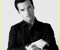 ian-harding-pretty-little-liars-04_thumb Du gossip girls avec des morts dedans…