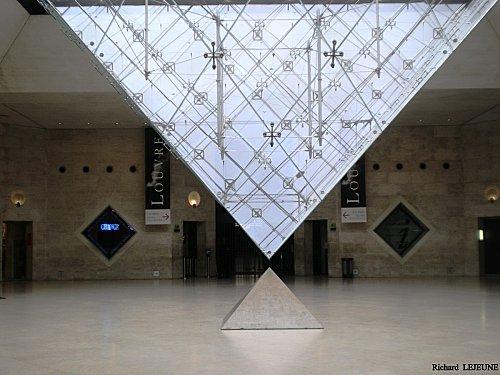 Pyramide-inversee.JPG