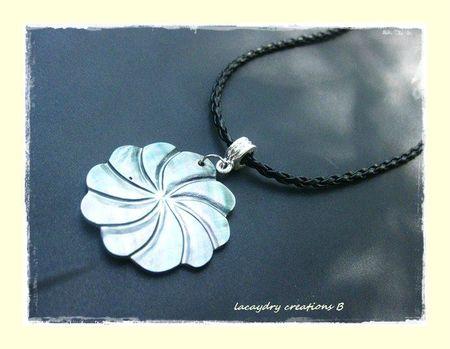 De la nacre pour ces colliers ! fleurs nacre huitre noire