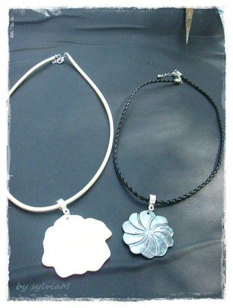 De la nacre pour ces colliers ! collier de nacre fleur