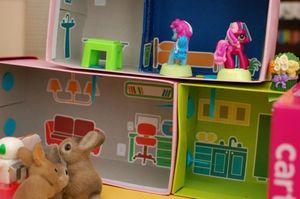 Une maison pour leurs figurines makedo9