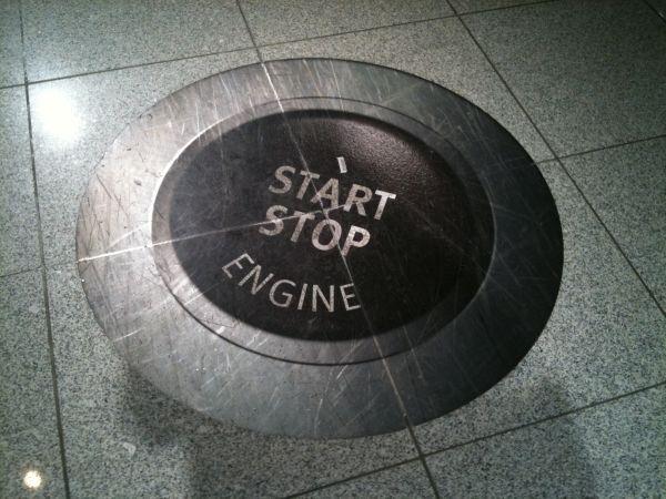 QUand on marche sur le bouton, ça fait vroum! Poken Face #live11