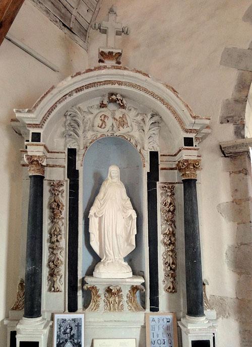 Un polyèdre dans l'église de Daumeray (49) Un polyèdre dans l'église de Daumeray (49)