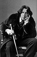 La douloureuse quête d’une beauté insaisissable Oscar-Wilde-portrait-wikipedia-Oscar-Wilde-a-New-York-1882-.jpg