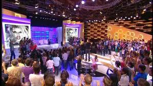 images (2) Lady GaGa – « Edge Of Glory » live au Le Grand Journal