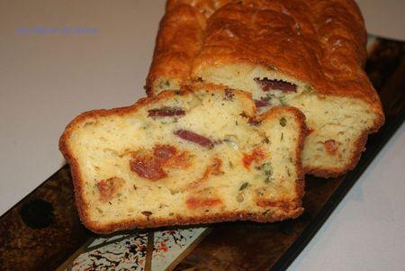 Cake aux tomates séchées et au boeuf séché DSC05002