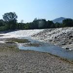 Le boulou : petite cascade le long du sentier P1070287.JPG