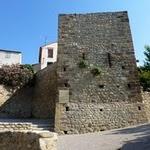 Le boulou : Tour quandragulaire permettant jadis la défense contre les sarrazins (construction prévue dès 1197). 3 tours protégeaient la cité au XVième. P1070294.JPG