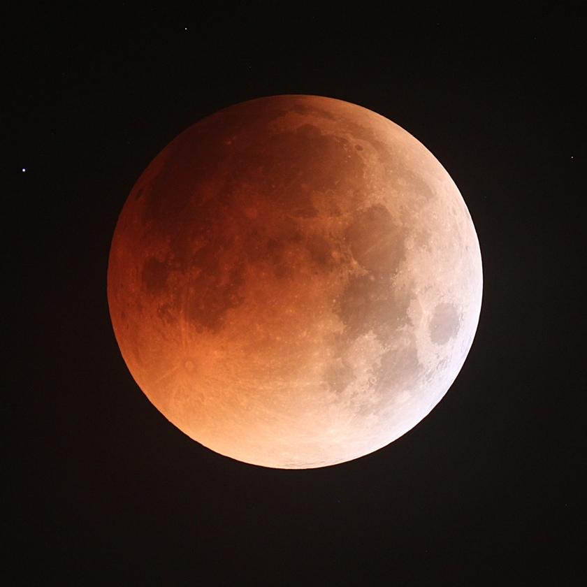 Eclipse de Lune par Albert Kong