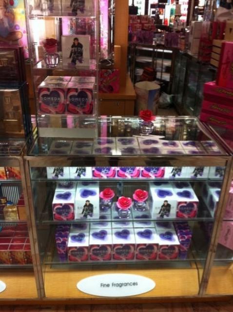 Justin Bieber : Son parfum dans les magasins ! Hebergeur d'image