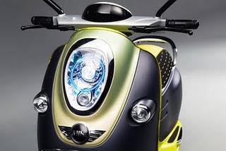 MINI émissions pour scooter dans le vent MINI émissions pour scooter dans le vent