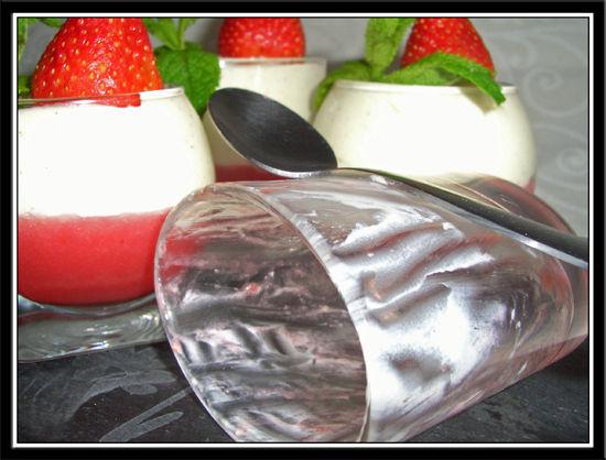 Mousses pistache sur lit de fraises en verrines... verrines03