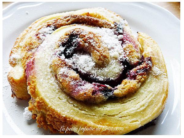 ROULE FEUILLETEE AUX PISTACHES ET FRUITS ROUGES roule-pistache.jpg