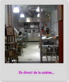 Dans la cuisine de L'Atelier des Chefs avec le chef pâtissier de la marque GÜ...