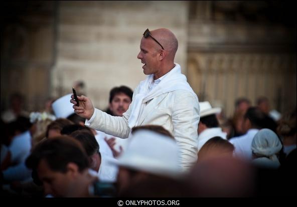 Dîner en blanc 2011. Esplanade Notre-Dame. Paris diner-en-blanc-paris-003