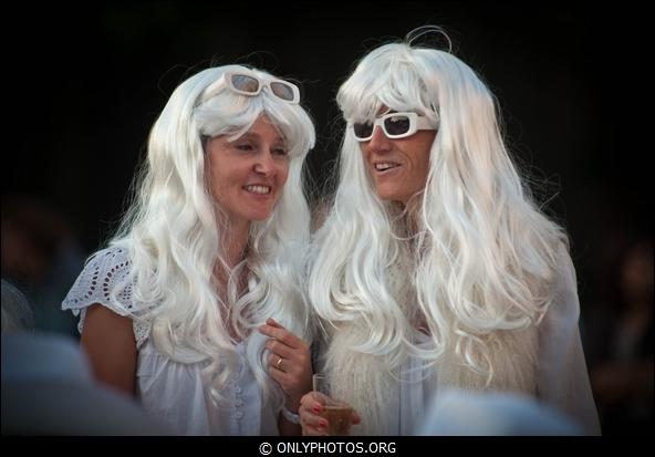 Dîner en blanc 2011. Esplanade Notre-Dame. Paris diner-en-blanc-paris-005