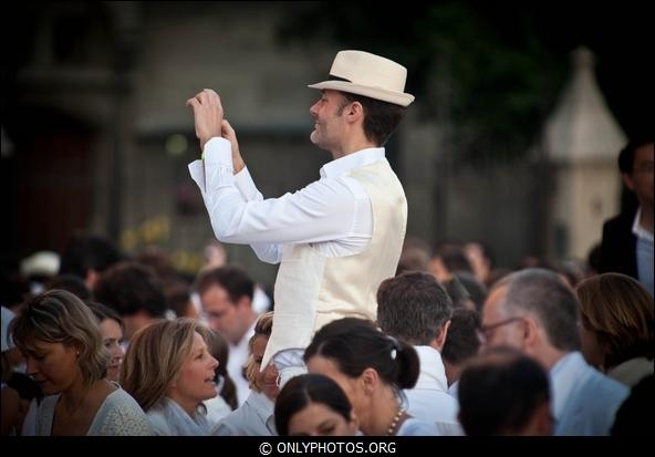 Dîner en blanc 2011. Esplanade Notre-Dame. Paris diner-en-blanc-paris-006