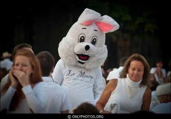 Dîner en blanc 2011. Esplanade Notre-Dame. Paris diner-en-blanc-paris-009