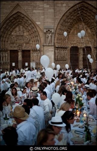 Dîner en blanc 2011. Esplanade Notre-Dame. Paris diner-en-blanc-paris-034