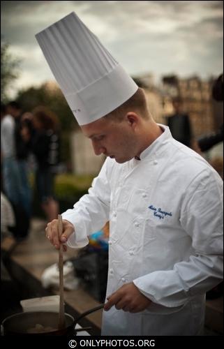 Dîner en blanc 2011. Esplanade Notre-Dame. Paris diner-en-blanc-paris-026