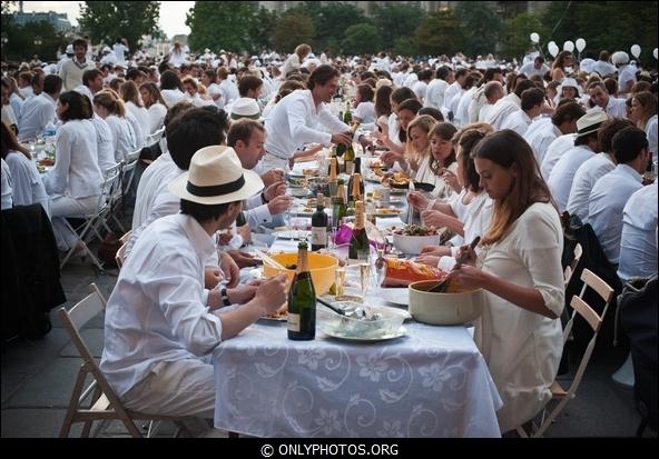 Dîner en blanc 2011. Esplanade Notre-Dame. Paris diner-en-blanc-paris-024