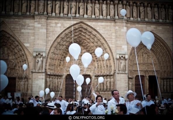 Dîner en blanc 2011. Esplanade Notre-Dame. Paris diner-en-blanc-paris-028