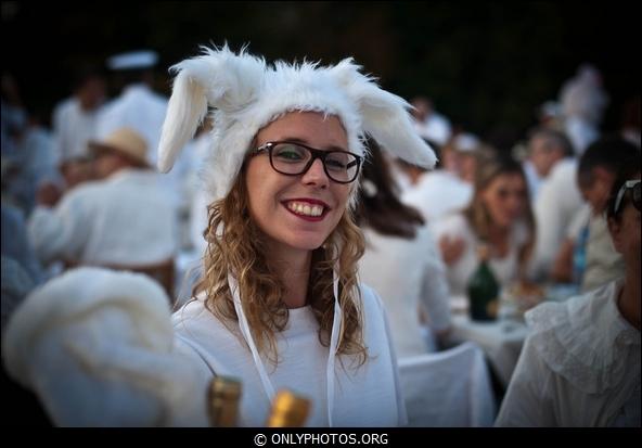 Dîner en blanc 2011. Esplanade Notre-Dame. Paris diner-en-blanc-paris-015