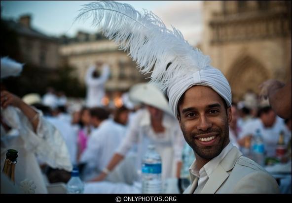 Dîner en blanc 2011. Esplanade Notre-Dame. Paris diner-en-blanc-paris-017